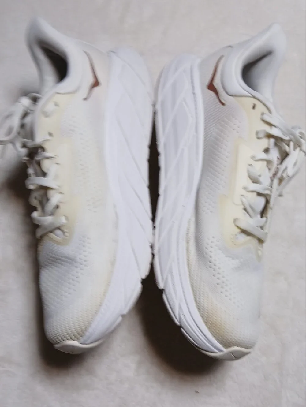 Hoka Arahi 7 Women's Cream and White Cushioned Running Sneakers Size 10B